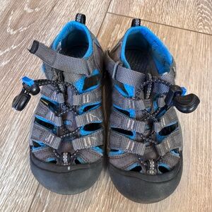 KEEN Kids Newport H2 Closed-Toe Sandals in Gray and Blue